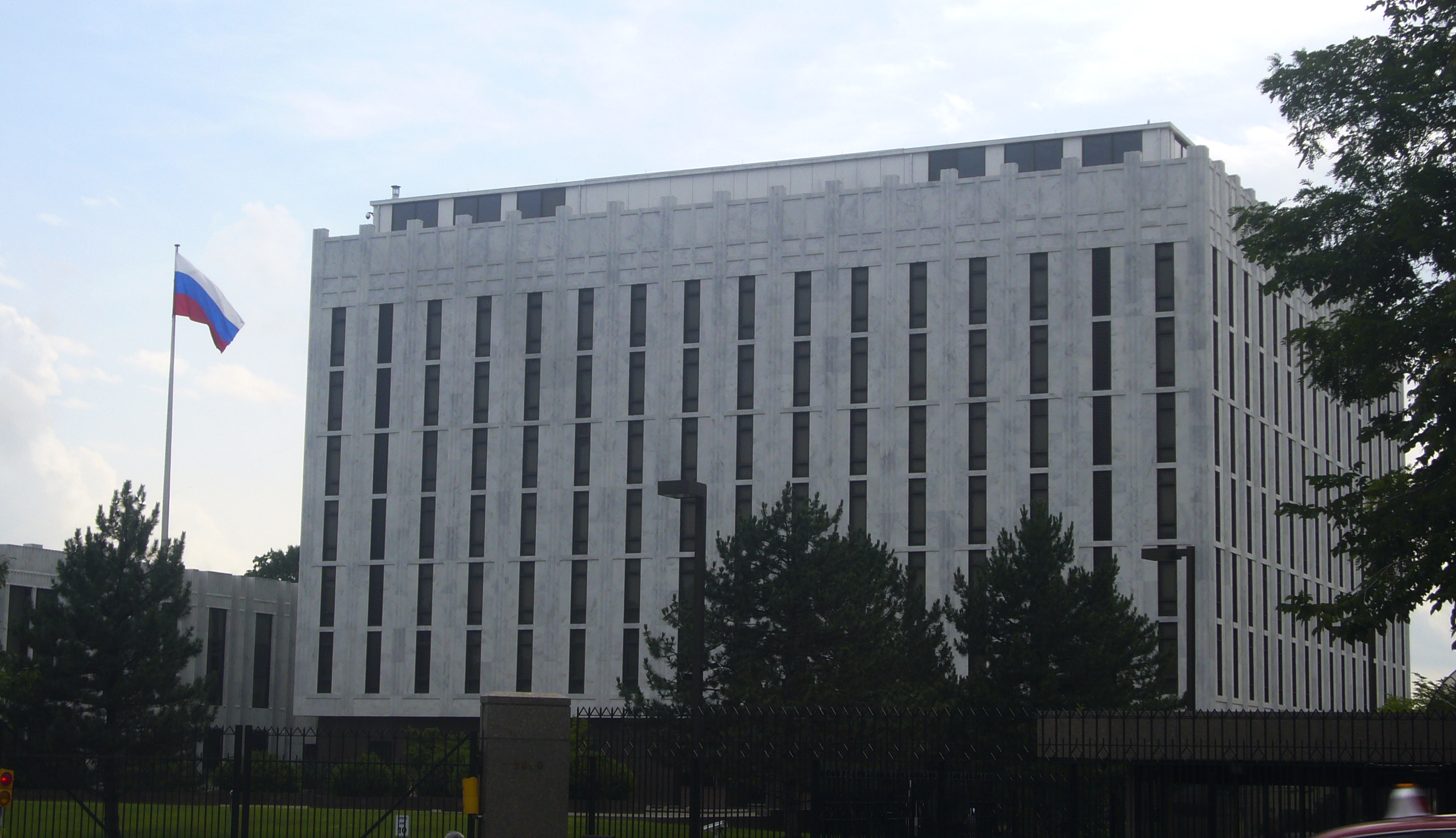 Посольство России в США обвинило ФБР в вопиющем нарушении международных норм